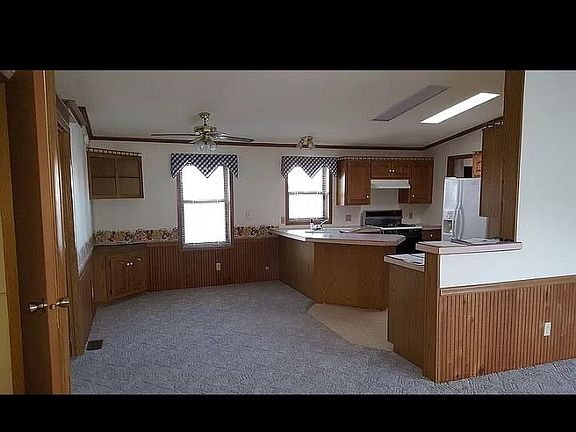 4th image of W210N11678 Pinecrest Ln