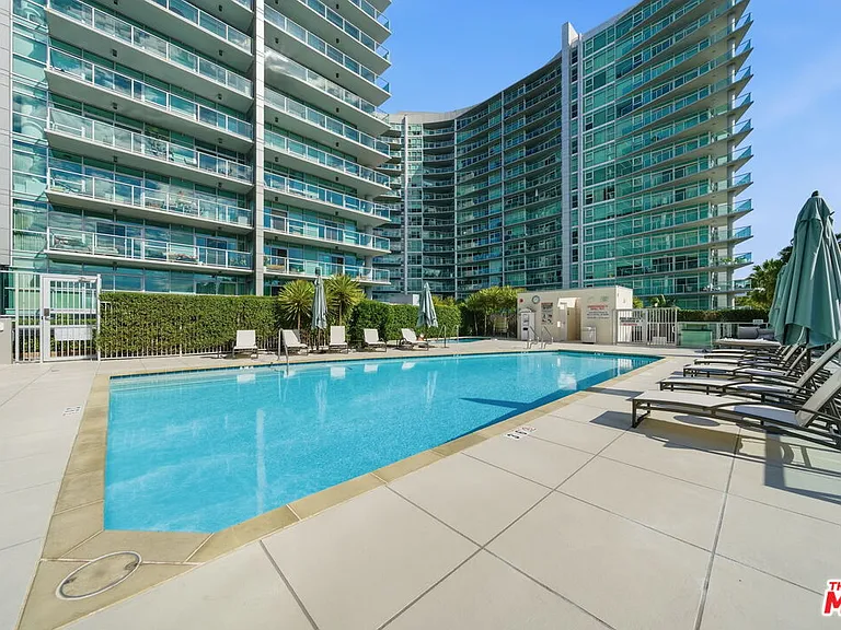13650 Marina Pointe Dr #1603 — Photo 59