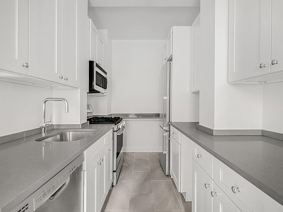 4th image of 12 E 86th St APT 404