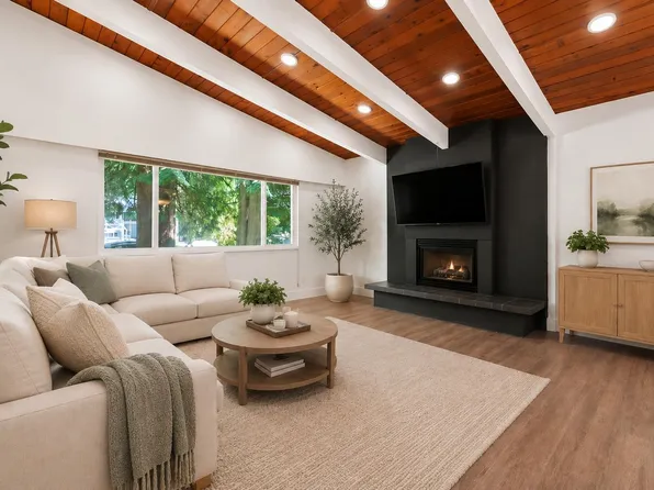 1707 Dempsey Rd, North Vancouver, BC V7K 1T2