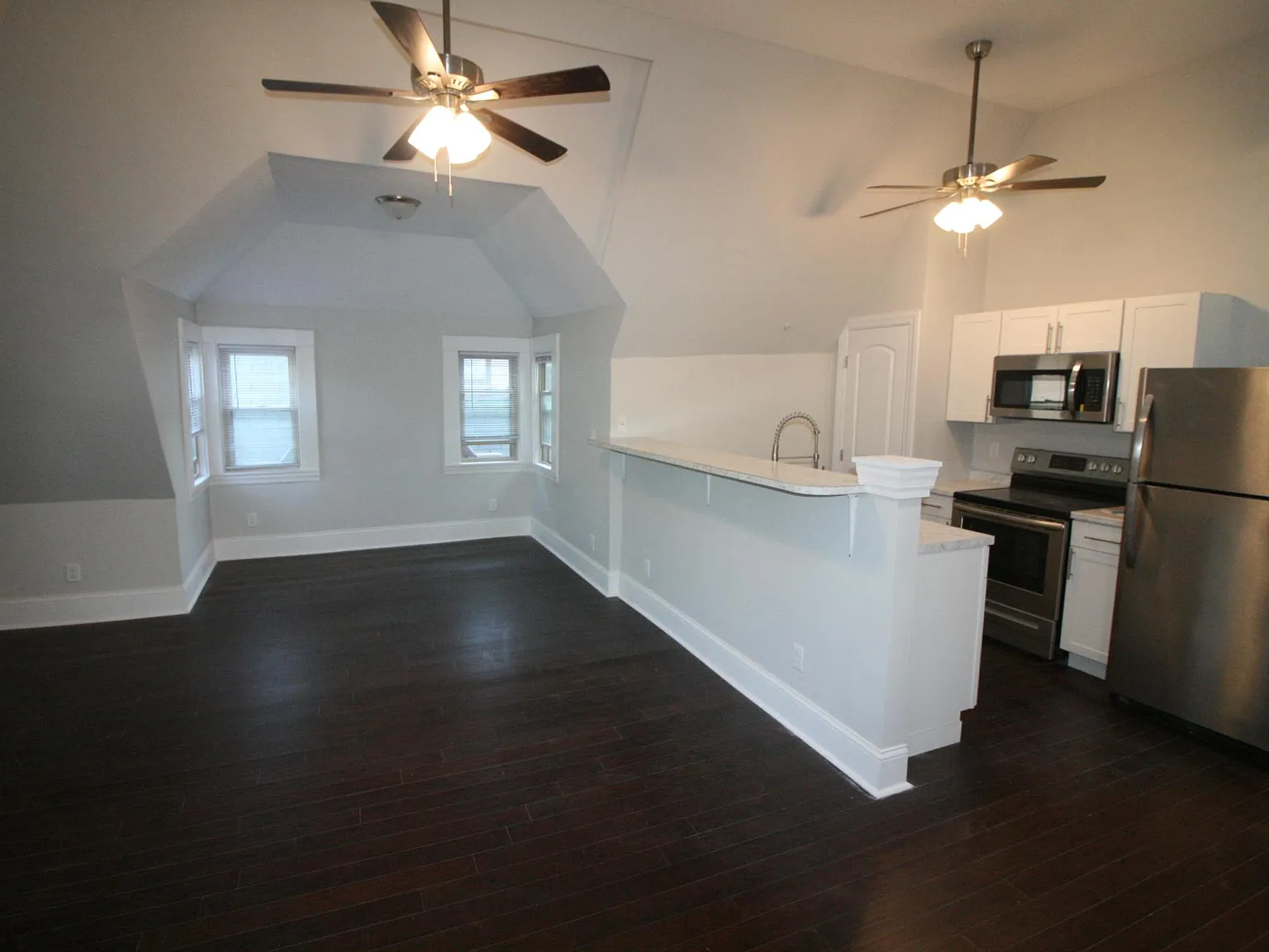 2 bed, 1000 sqft, $1,350 — Photo 3