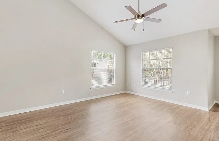 Windermere at Lakes Edge Apartments — Photo 3