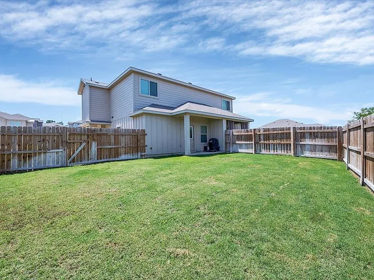 1202 Garland Rd — Photo 6