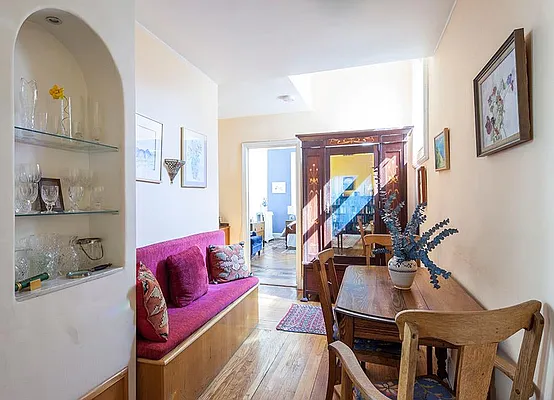 Sold by Warburg | media 18