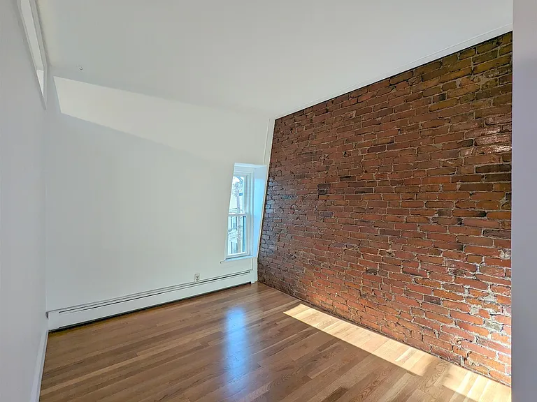 17 Howe St #3 — Photo 17