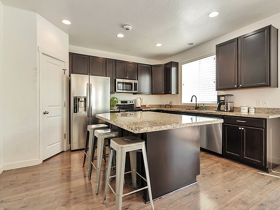 4th image of 253 W Quartz Rd
