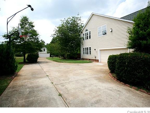 2nd image of 116 Chaucer Ln