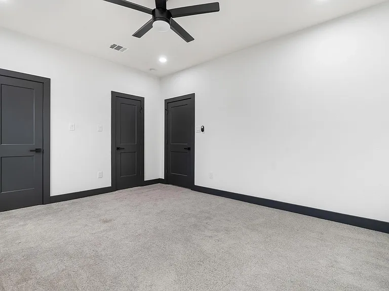 913 Panama St — Photo 11