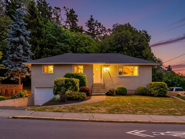 883 Lampson St, Esquimalt, BC V9A 6B6