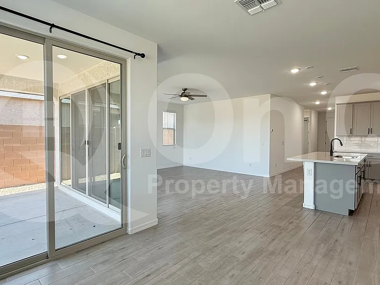 22824 E Roundup Way — Photo 3