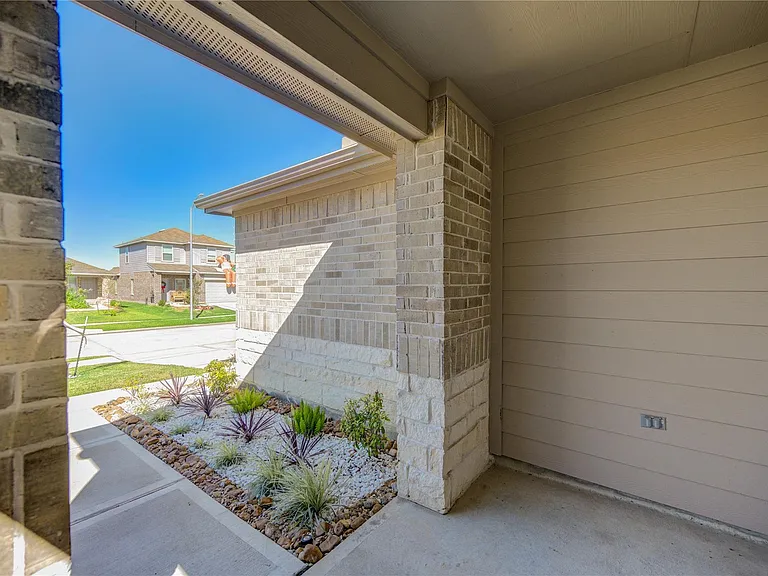 5406 Castlebury Meadows Dr — Photo 3