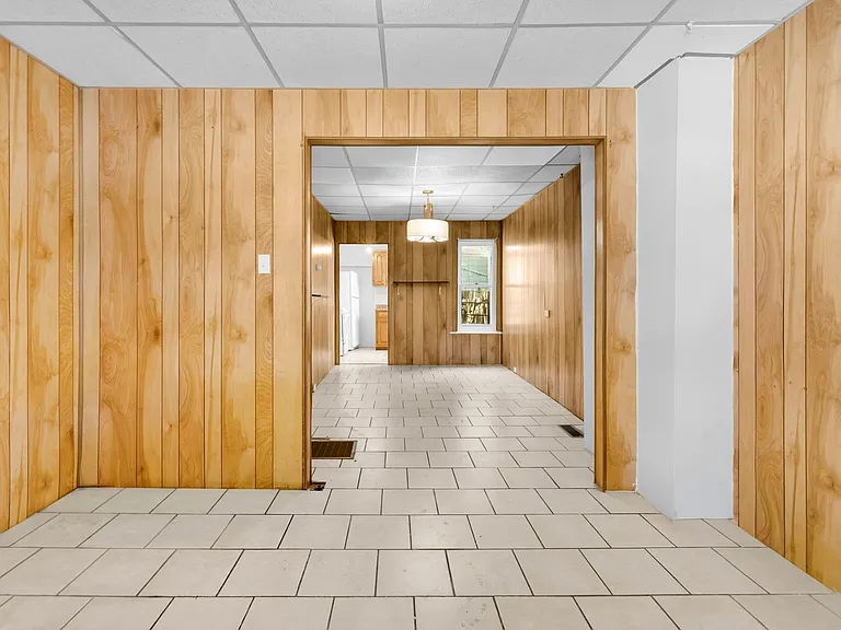 622.5 N Silk St — Photo 3