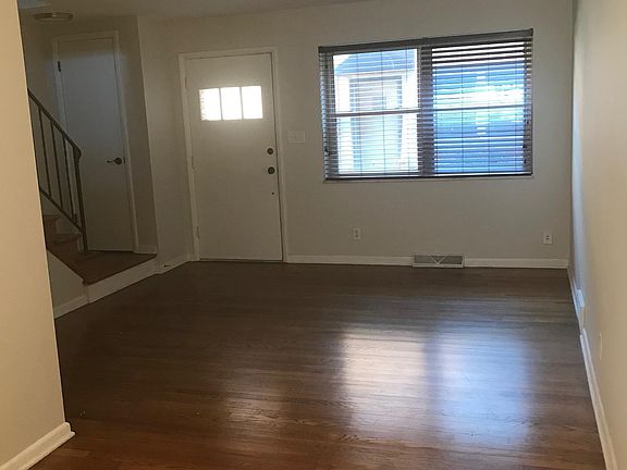 3rd image of 1473 W Lane Ave