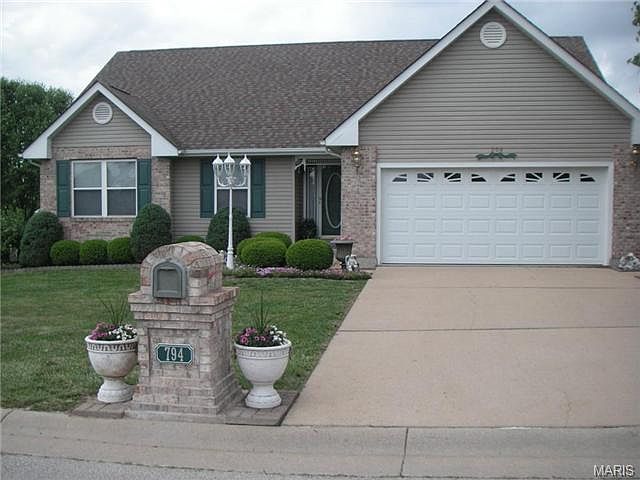 1st image of 794 Oakmont Ln