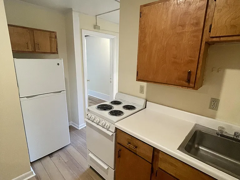 6 1/2-1/2 N Winooski Ave #14 — Photo 28