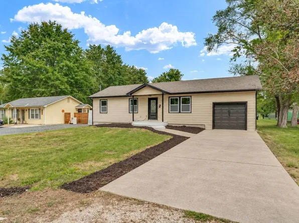 831 Elm St, Lawrence, KS 66044