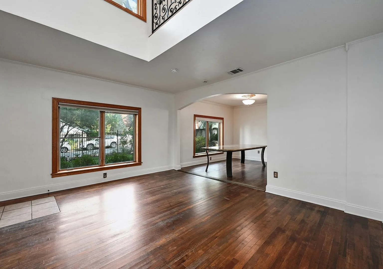 6Bed/4Bath in West Campus — Photo 4