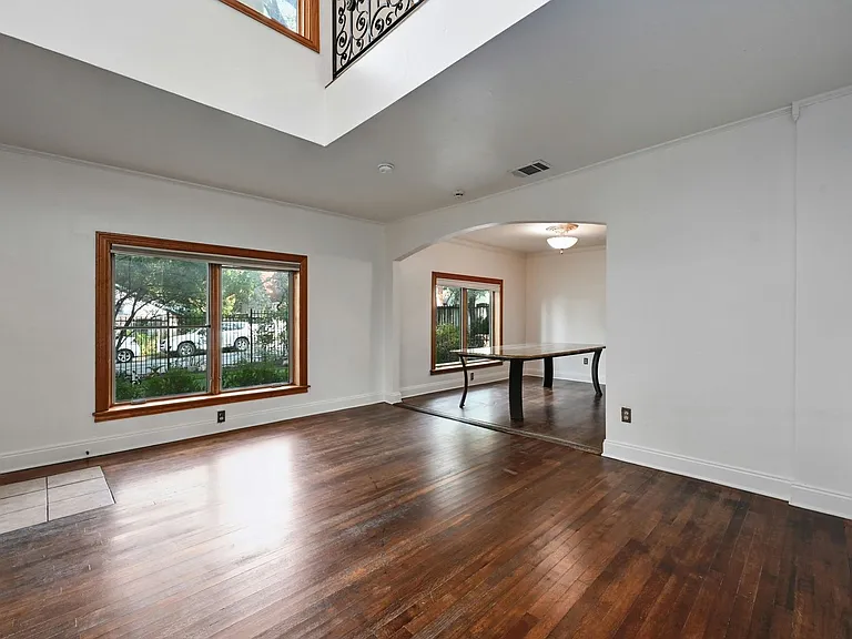 2829 San Gabriel St — Photo 4
