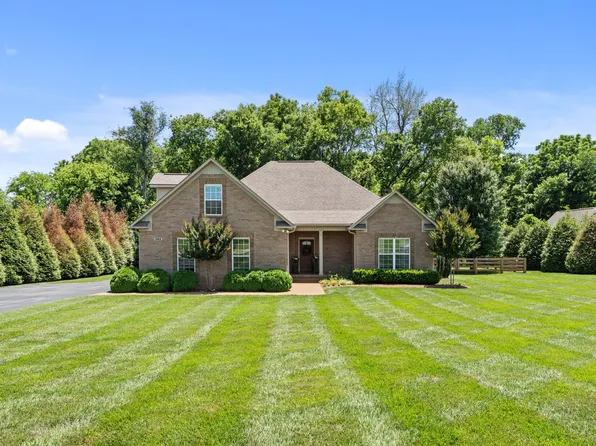 1422 Polo Fields Ln, Columbia, TN 38401