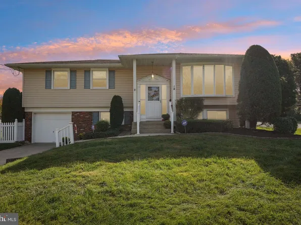 2 Hunter Dr, Delran, NJ 08075