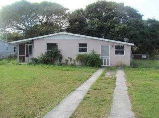 2463 2nd St SW, Vero Beach, FL 32962