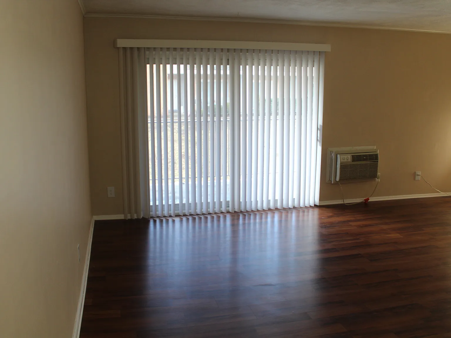 2 bed, 898 sqft, $2,325 — Photo 4
