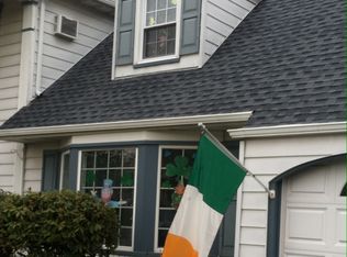 8 Rime Ln, Holbrook, NY 11741