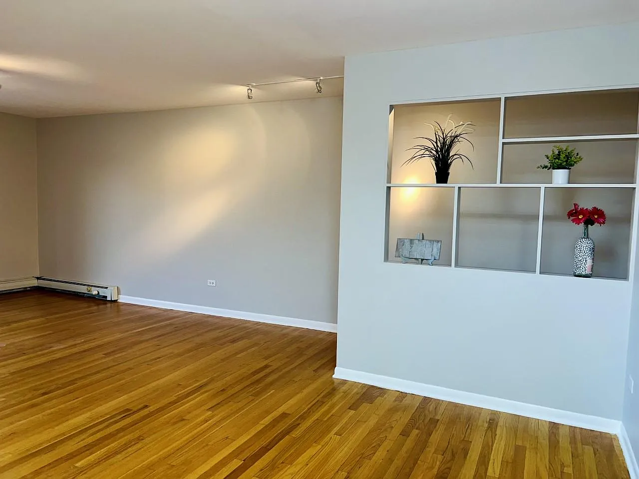 205 W Miner St — Photo 2