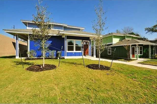 706 W North Loop Blvd #A — Photo 2