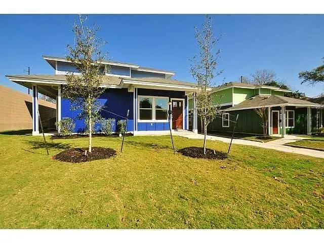 Building Photo - 706 W North Loop Blvd #A