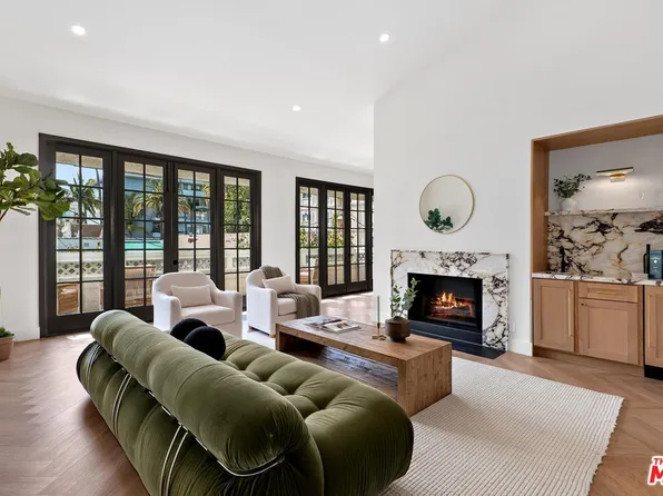 133 S Oakhurst Dr APT 302, Beverly Hills, CA 90212