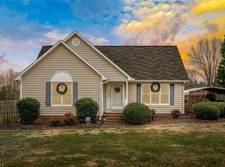 3386 Golden Oaks Dr, Graham, NC 27253