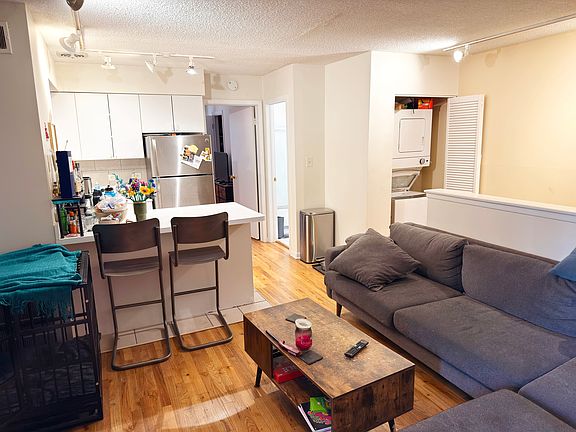 3rd image of 715 W Diversey Pkwy APT 7