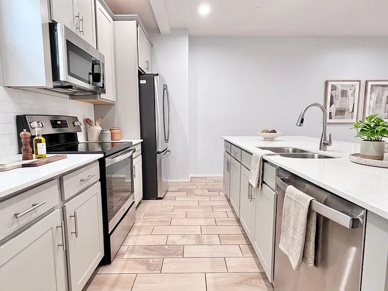 3434 N Longview Ave #4 — Photo 4