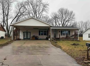 102 Cherokee Dr, Vienna, IL 62995