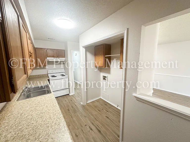 221 Highland Ave #A — Photo 6