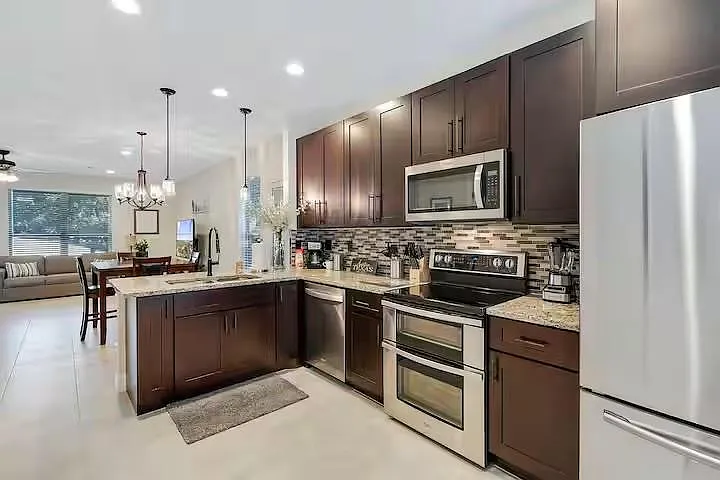 585 Demarett Dr — Photo 10