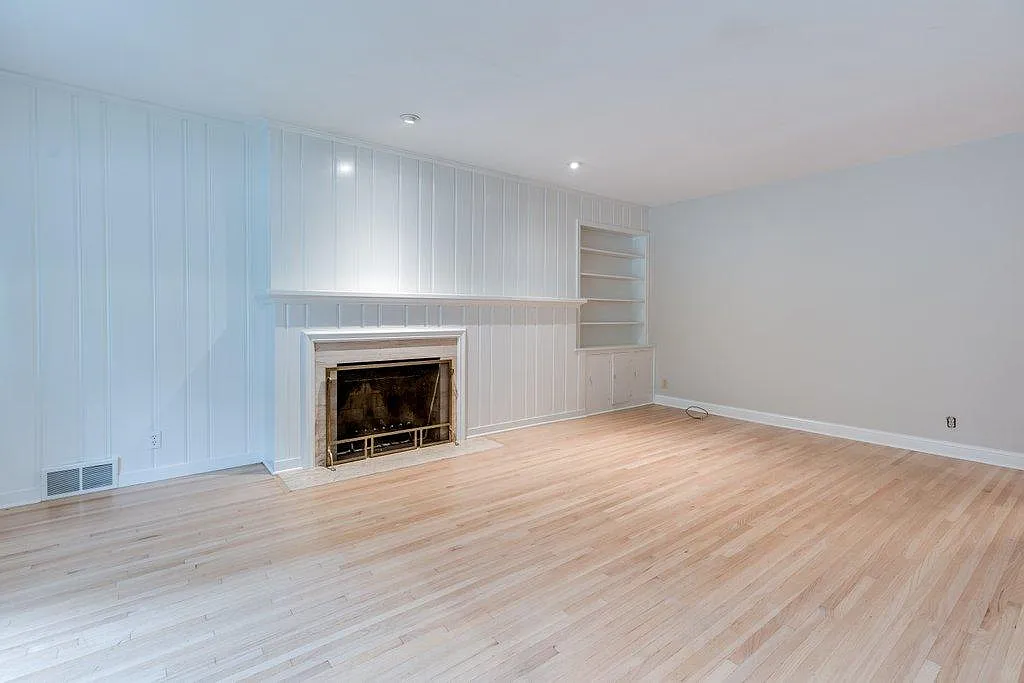 Building Photo - 3940 W 49th St