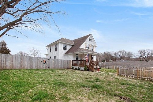 2nd image of 813 2nd St