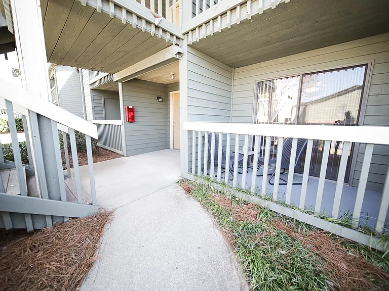 Huntington Downs — Photo 14
