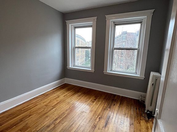 2nd image of 137 Chiswick Rd APT 6