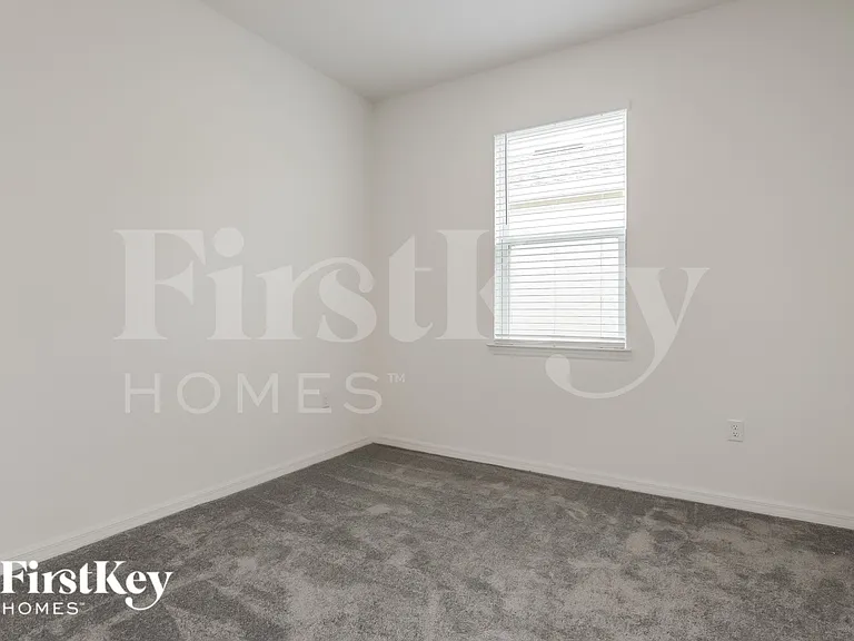 523 Crown Rose Dr — Photo 10