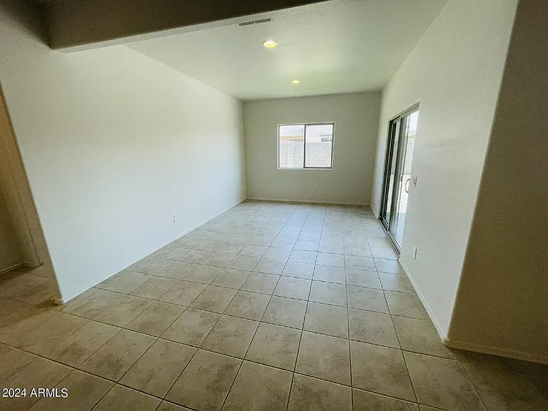 43691 W Yucca Ln — Photo 9