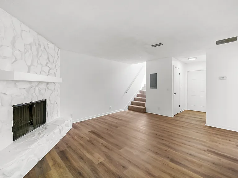 1304 E Magnolia Cir #1306 — Photo 8