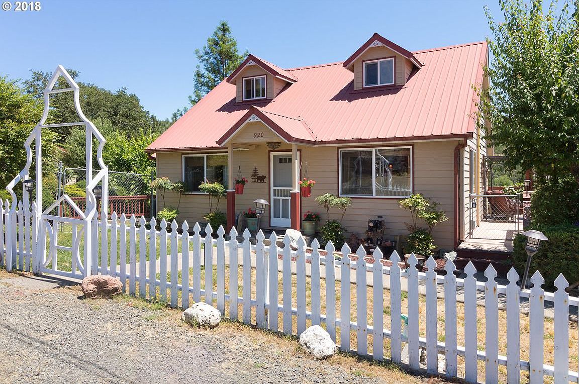 920 NE Hollis St, Roseburg, OR 97470 | Zillow