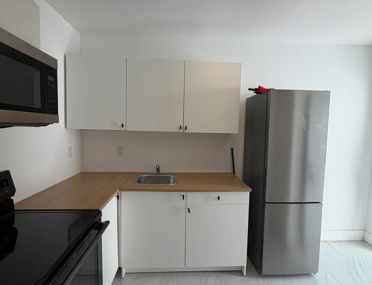 3 bed, 1.0 bath, 849 sqft, $3,000 — Photo 4