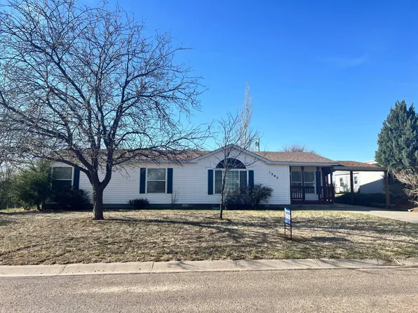 1207 Robroyce St, Lakin, KS 67860
