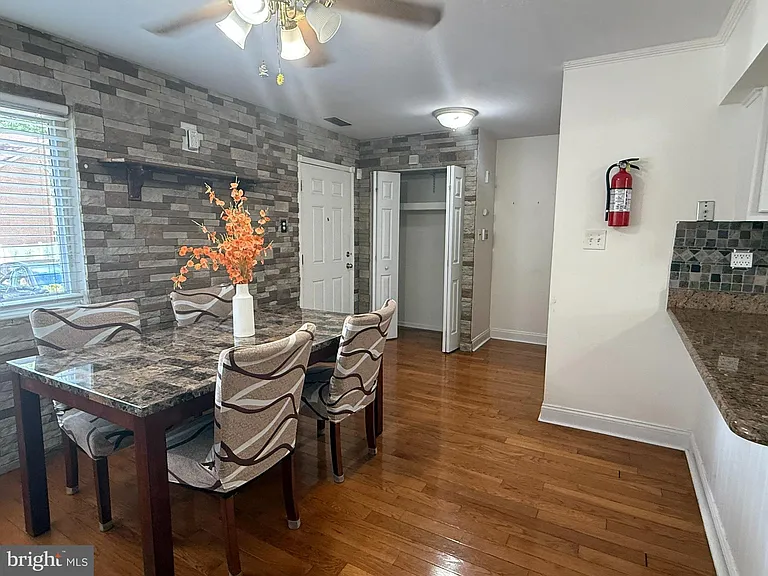 1080 Pendleton Ct — Photo 7