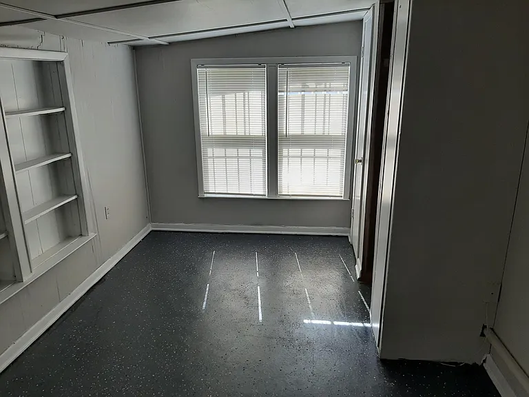 702 N 65th Ave — Photo 9