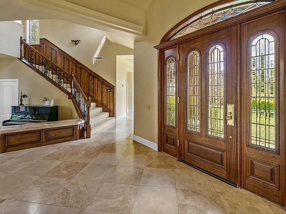 5th image of 995 Oak Trail Ct